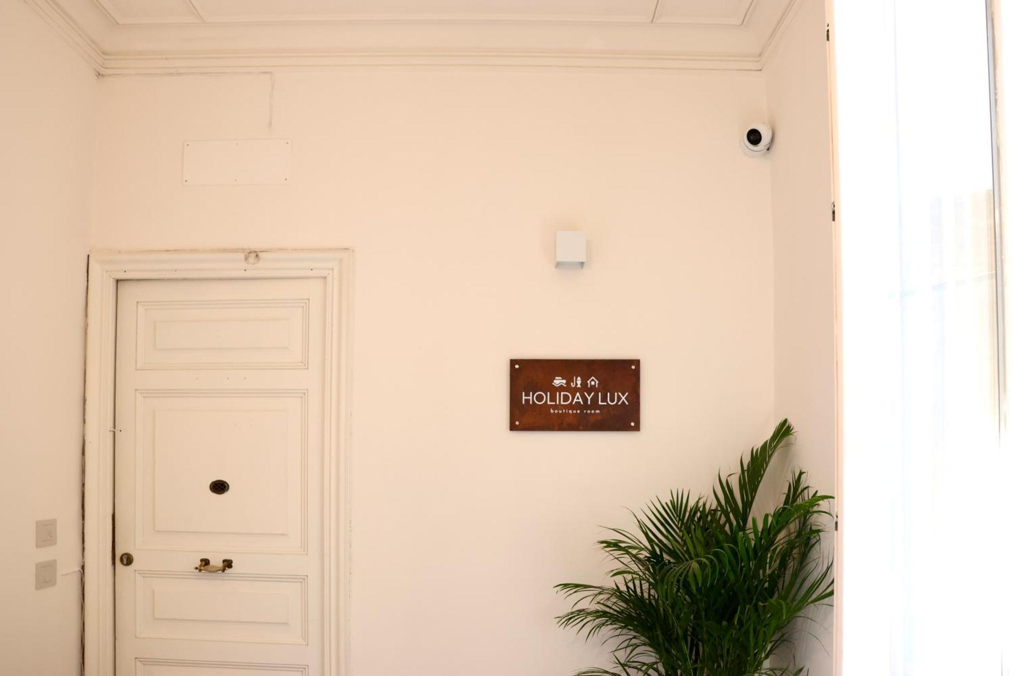 Holiday Lux Boutique Room Катания Экстерьер фото
