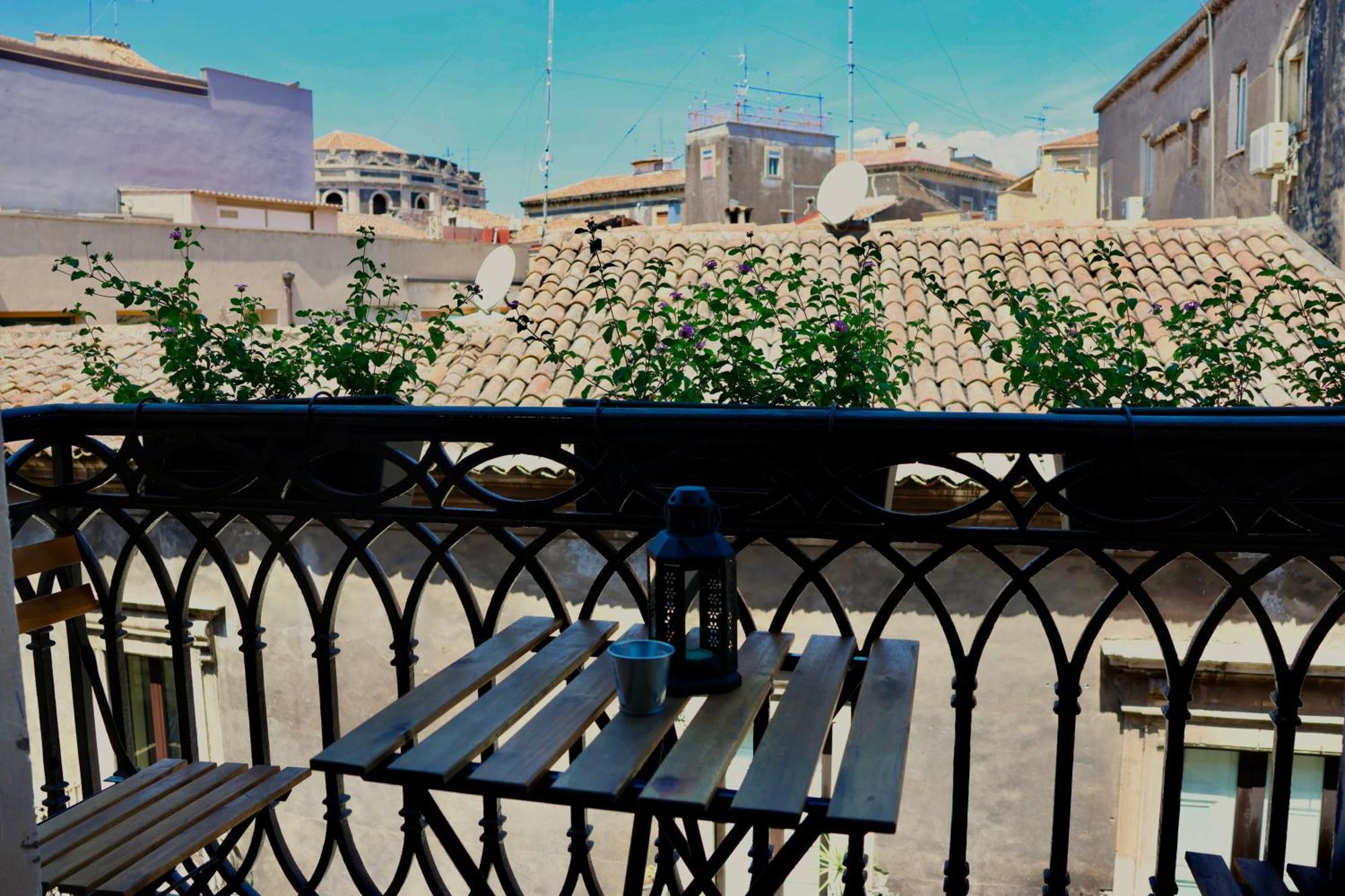 Holiday Lux Boutique Room Катания Экстерьер фото