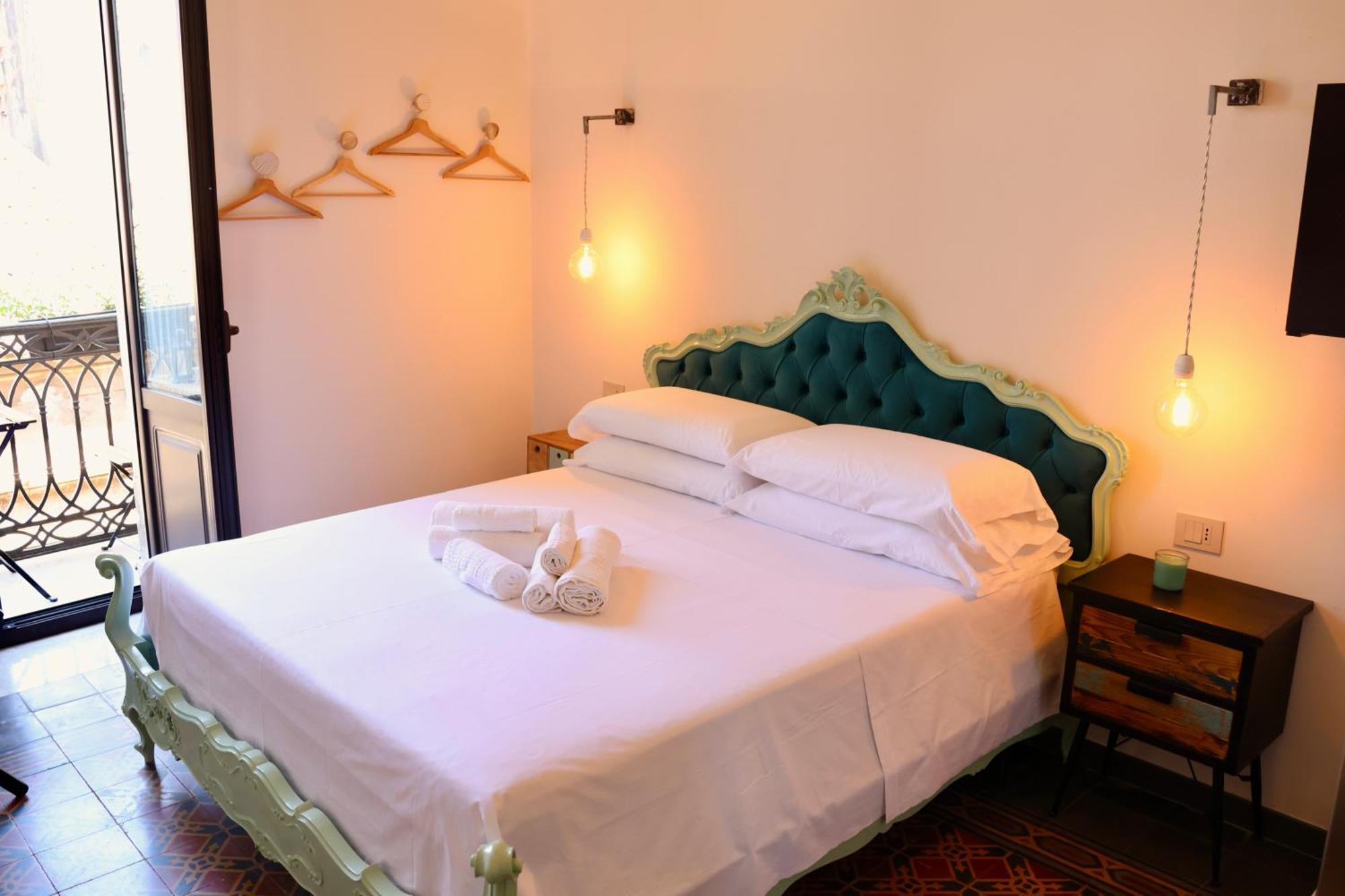 Holiday Lux Boutique Room Катания Экстерьер фото