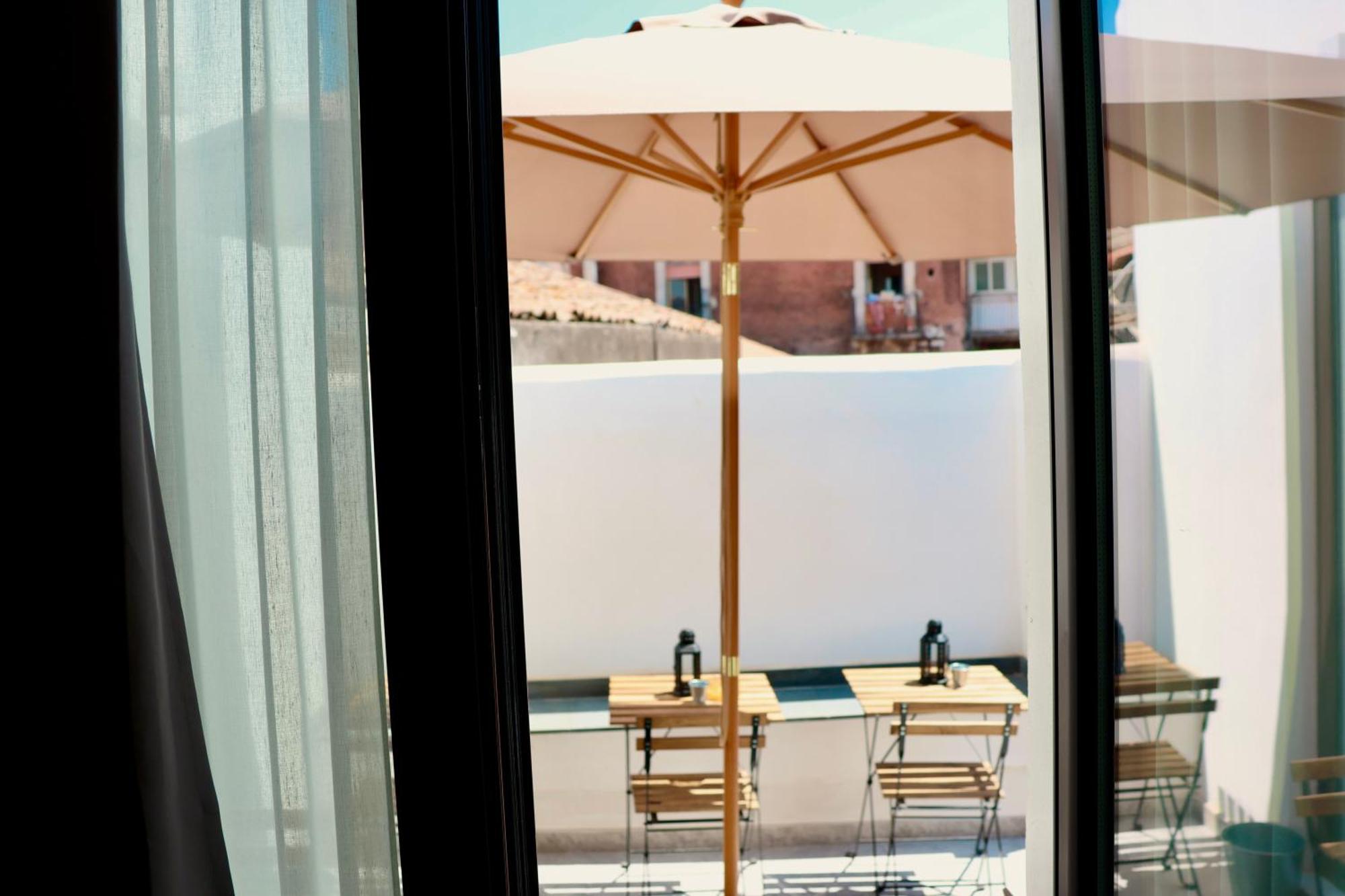 Holiday Lux Boutique Room Катания Экстерьер фото