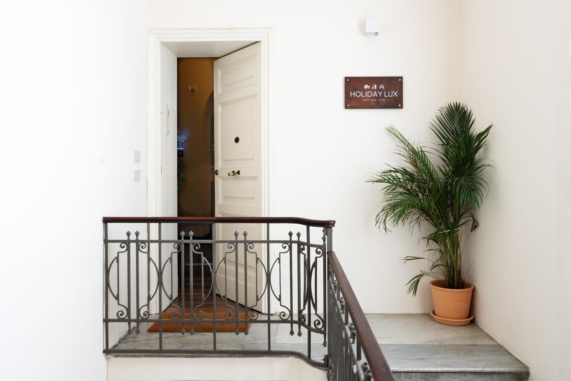 Holiday Lux Boutique Room Катания Экстерьер фото