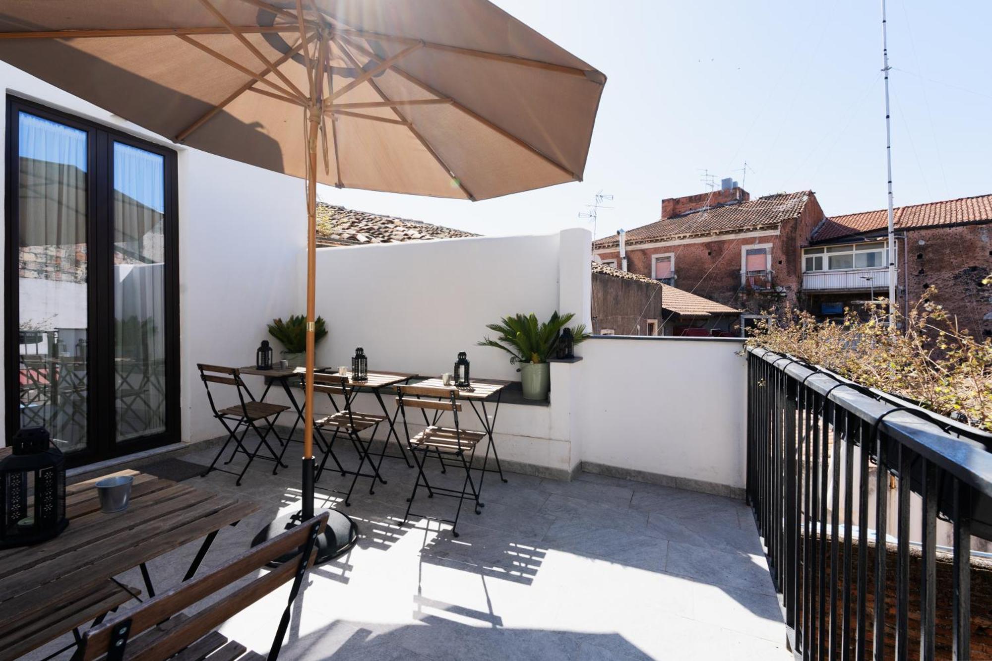 Holiday Lux Boutique Room Катания Экстерьер фото