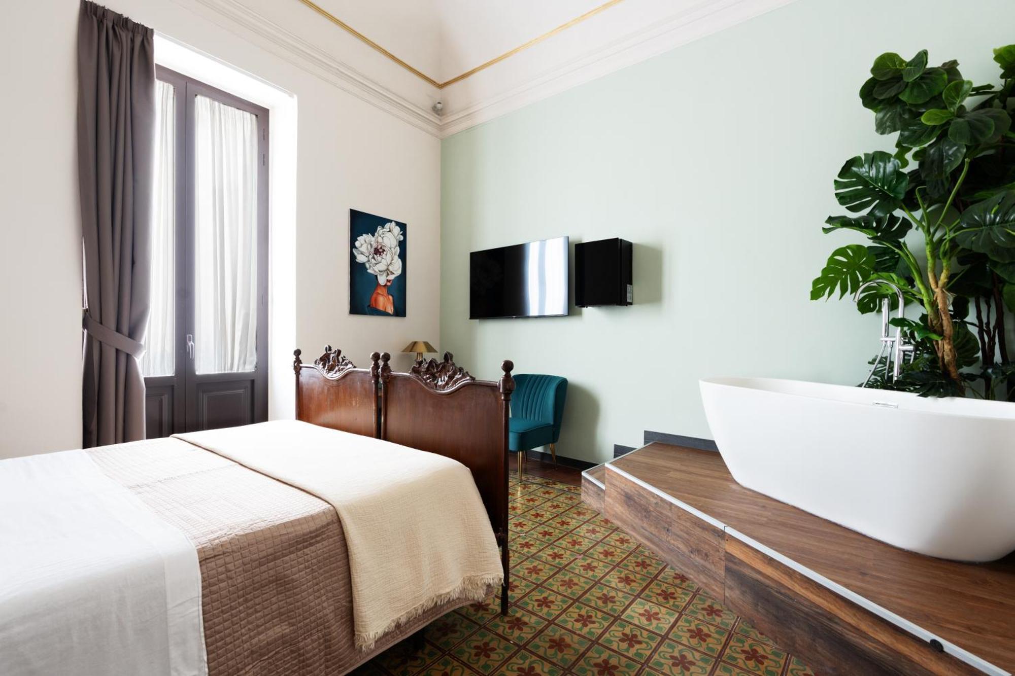 Holiday Lux Boutique Room Катания Экстерьер фото