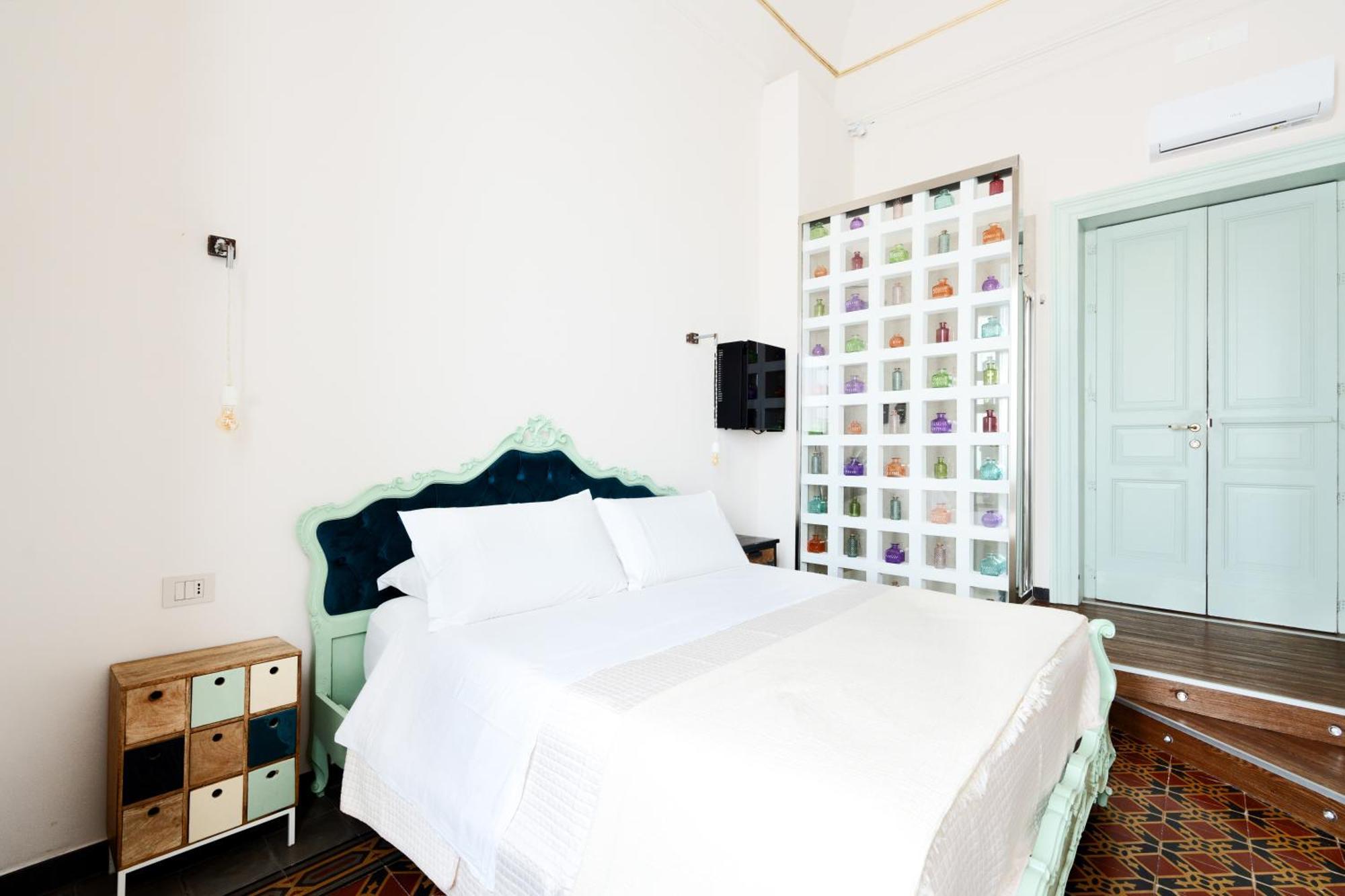 Holiday Lux Boutique Room Катания Экстерьер фото