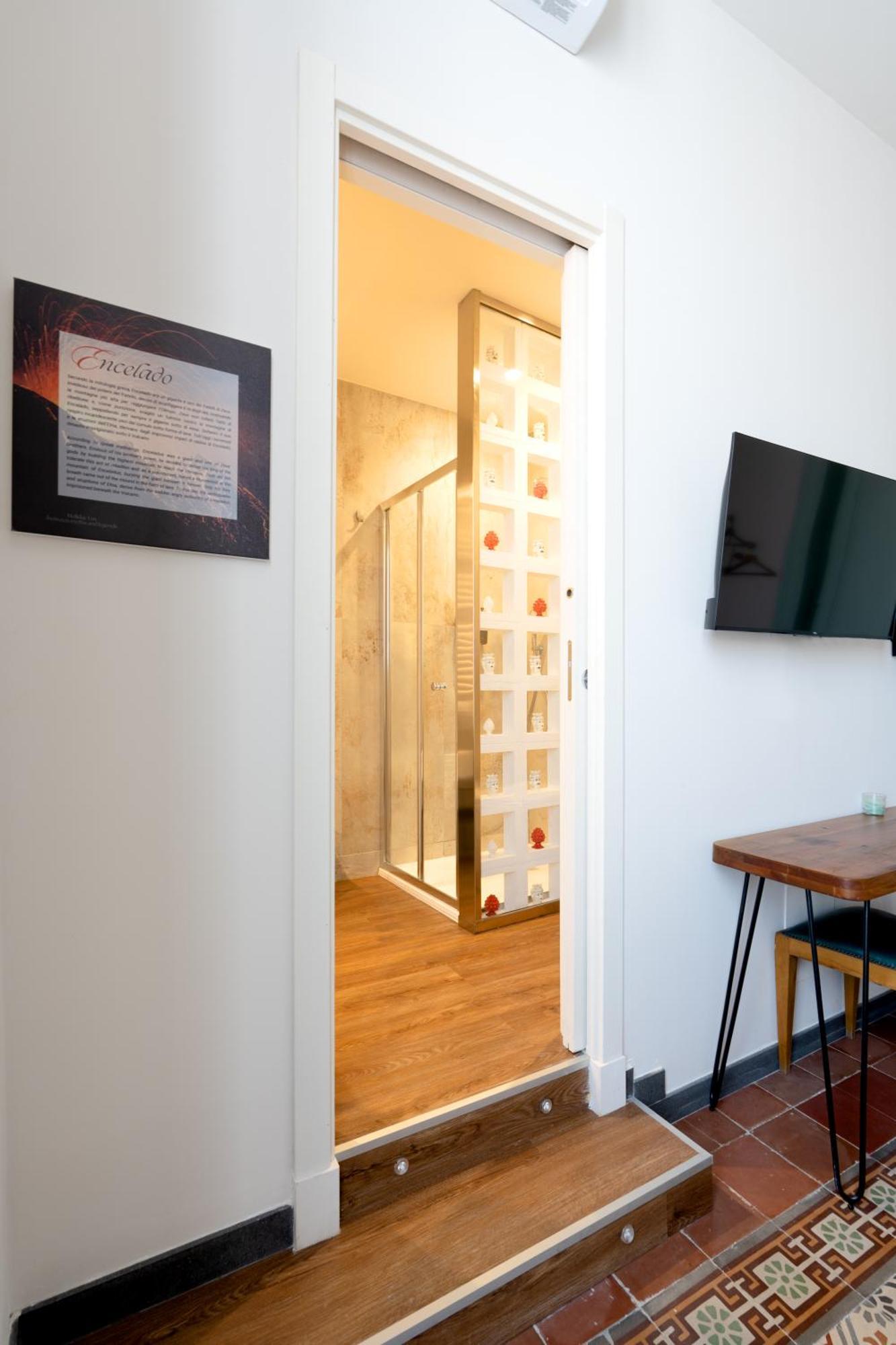 Holiday Lux Boutique Room Катания Экстерьер фото